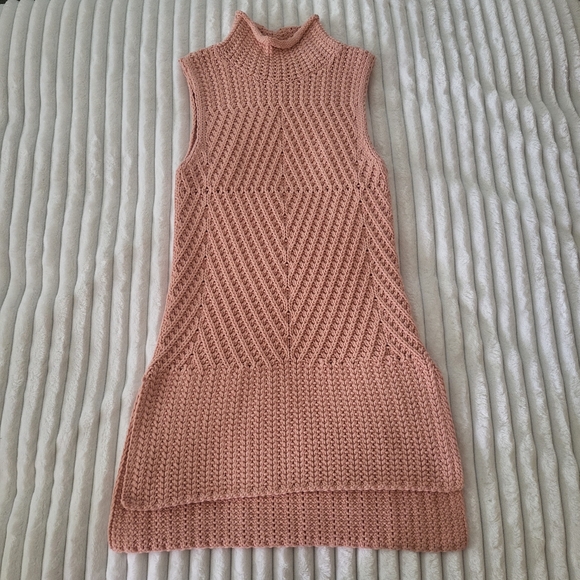 Alice + Olivia Sweaters - Alice + Olivia Abbot High Neck sleeveless knit sweater